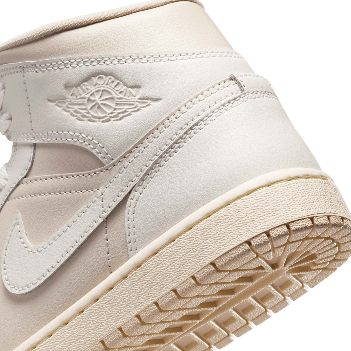 WMNS AIR JORDAN 1 MID "Light Brown"