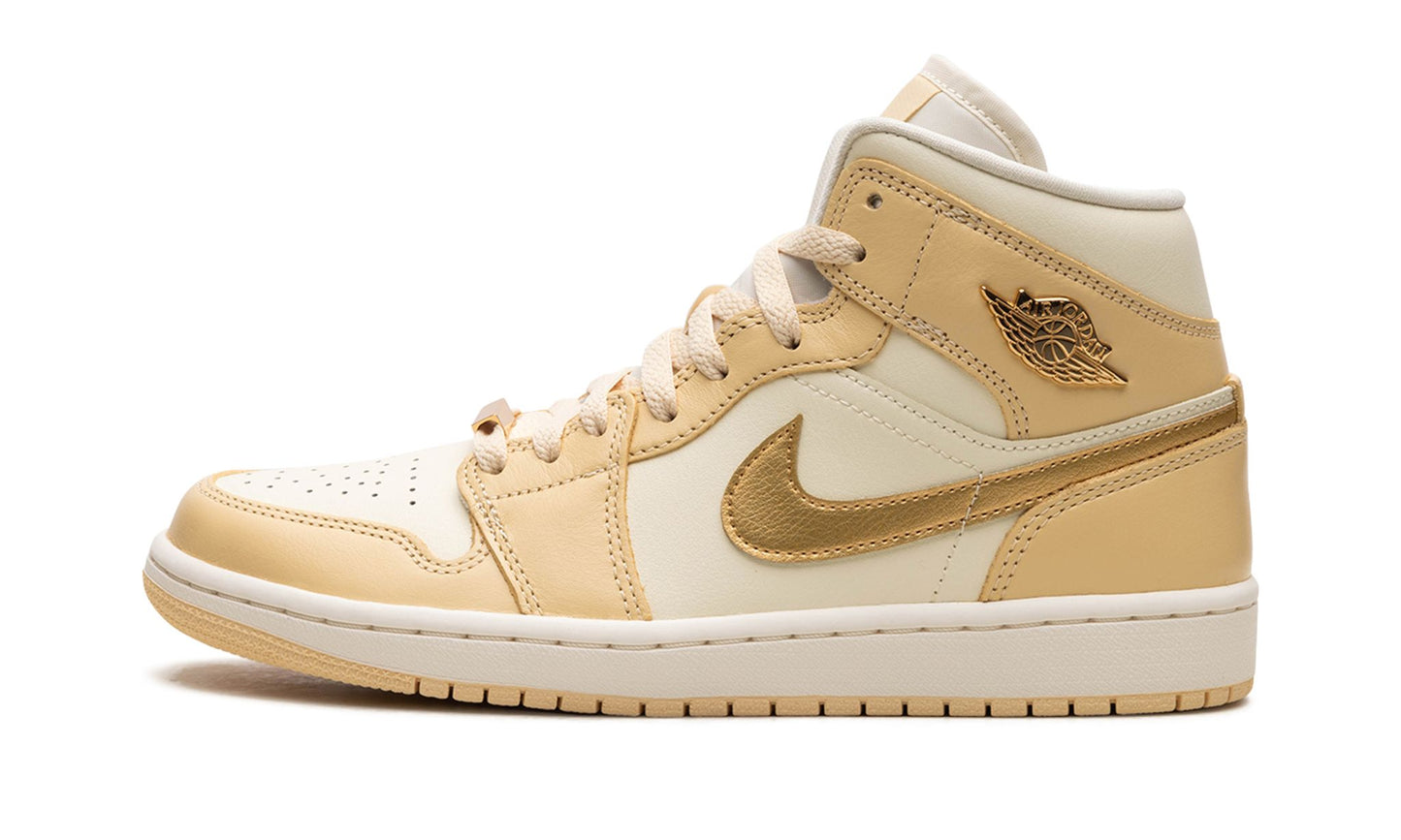 WMNS AIR JORDAN 1 MID SE “Pale Vanilla Gold”