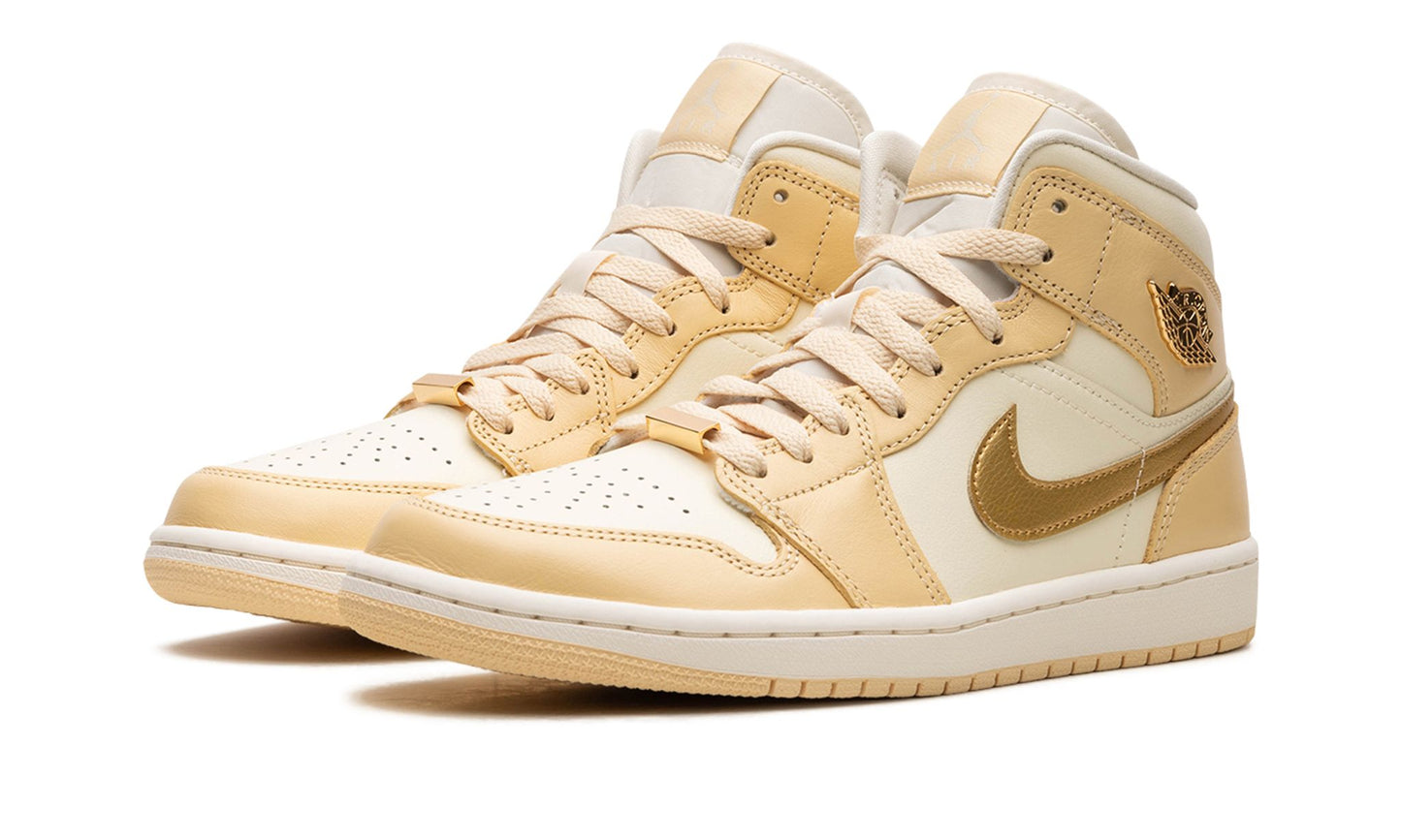 WMNS AIR JORDAN 1 MID SE “Pale Vanilla Gold”