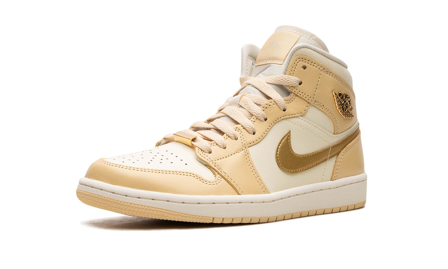 WMNS AIR JORDAN 1 MID SE “Pale Vanilla Gold”