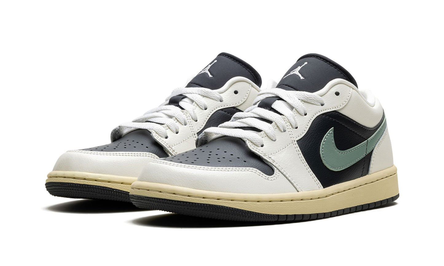 WMNS AIR JORDAN 1 LOW “Jade”