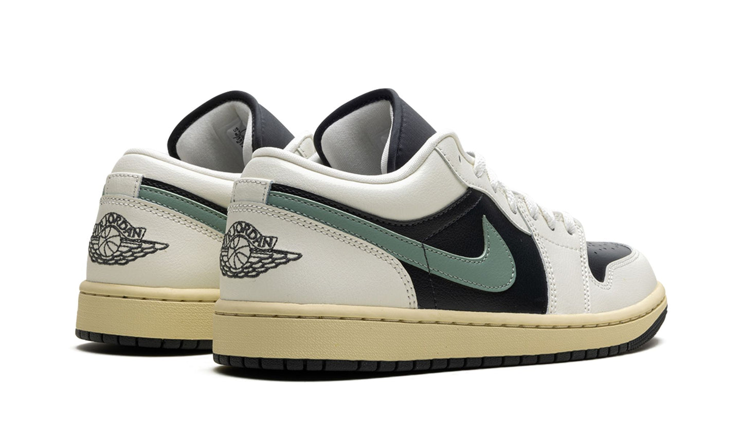 WMNS AIR JORDAN 1 LOW “Jade”