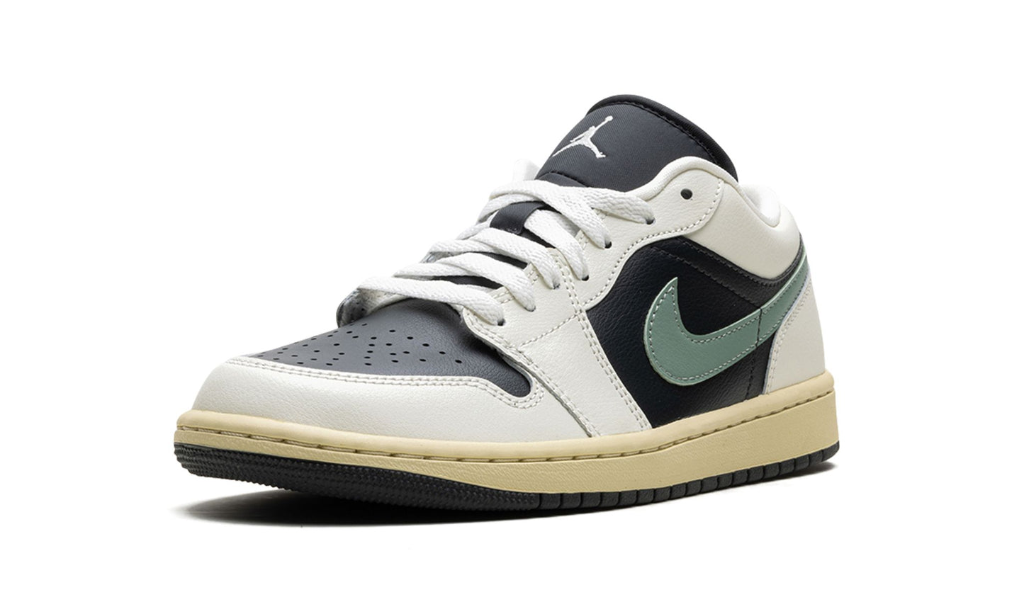 WMNS AIR JORDAN 1 LOW “Jade”