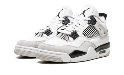 AIR JORDAN 4 RETRO "Military Black" - (SEMINUEVO)