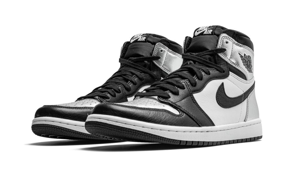 WMNS JORDAN 1 RETRO HIGH OG "Silver Toe"